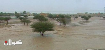 Flash floods in Saudi Arabia leave 13 dead