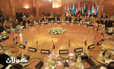 Arab League monitors on their way to Syria's Homs