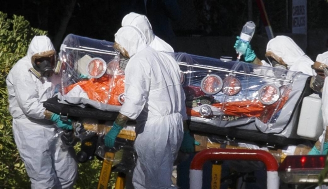 ساڵی 2014 لە جیهان 7989 هاوڵاتی بە ڤایرۆسی ئیبۆلا گیانی لەدەستداوە